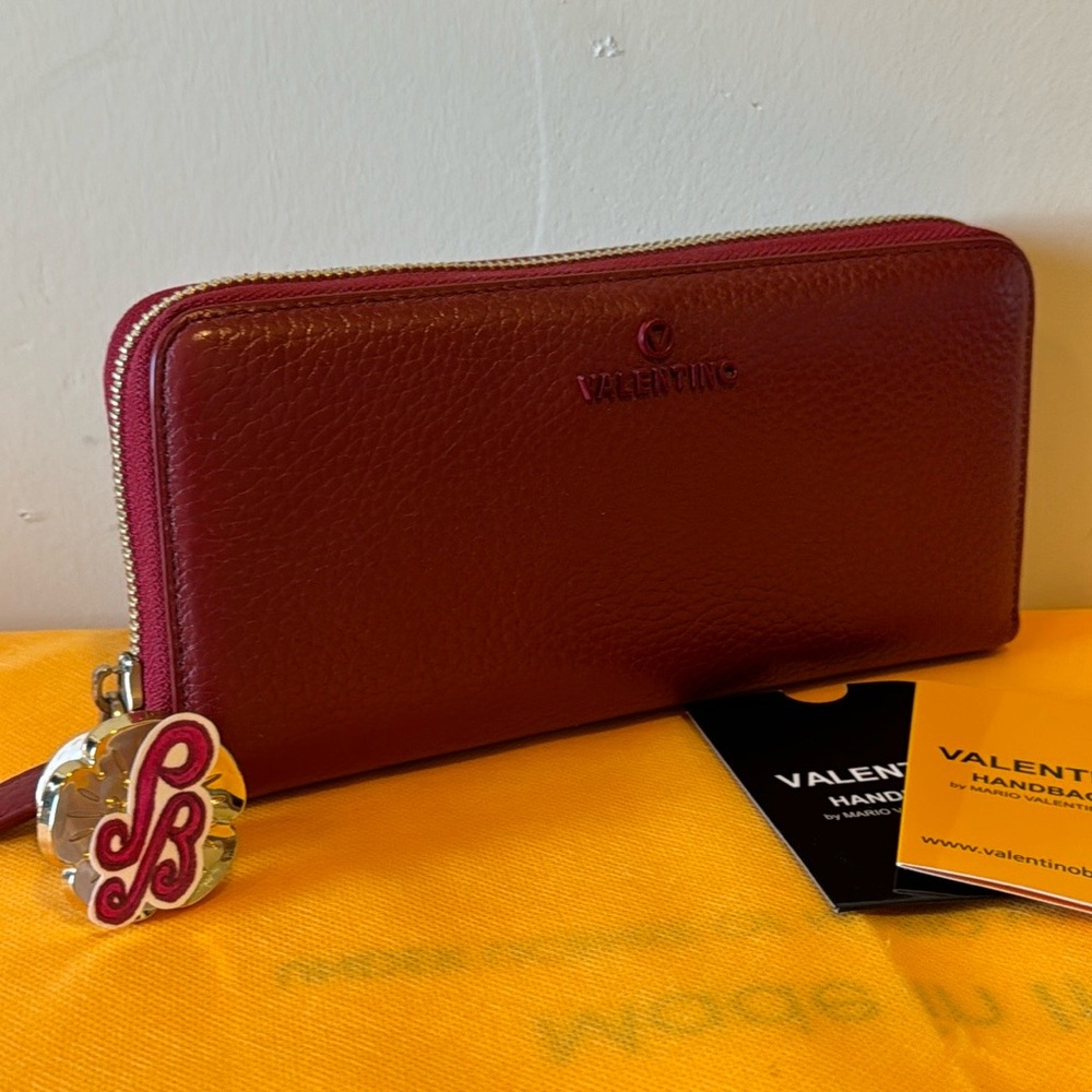 Valentino✨Zip around Wallet by Mario Valentino